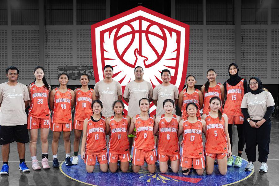 Timnas Basket Putri Indonesia di Asian School Basketball Championship 2025 (ASBC 2025). (Foto: Kemenpora. Grafis: Yudhy Kurniawan/Skor.id).
