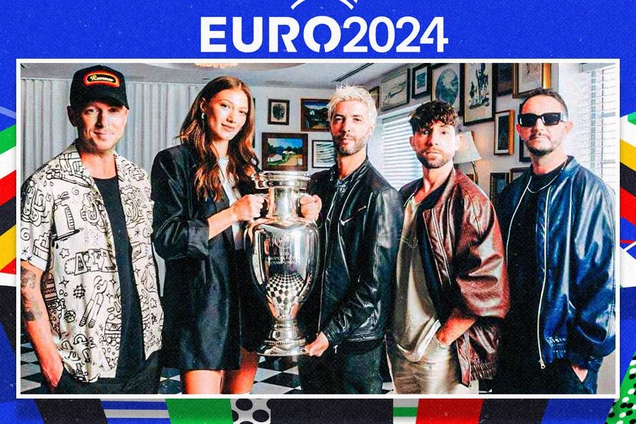Vokalis OneRepublic Ryan Tedder, Leony, dan trio Meduza berpose dengan Piala Eropa saat merilis lagu resmi Euro 2024, Fire. (Dede Mauladi/Skor.id)