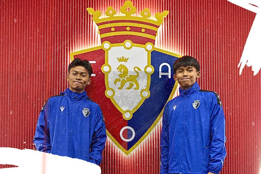 Waliyuddin Shofa dan Rohmat Nuridaya, pemain muda Indonesia yang belajar di akademi Osasuna. (Foto: LaLiga, grafis: Deni Sulaeman/Skor.id).