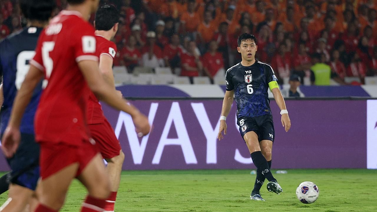 Wataru Endo (Timnas Indonesia vs Jepang). (Mario Sonatha untuk Skor.id)