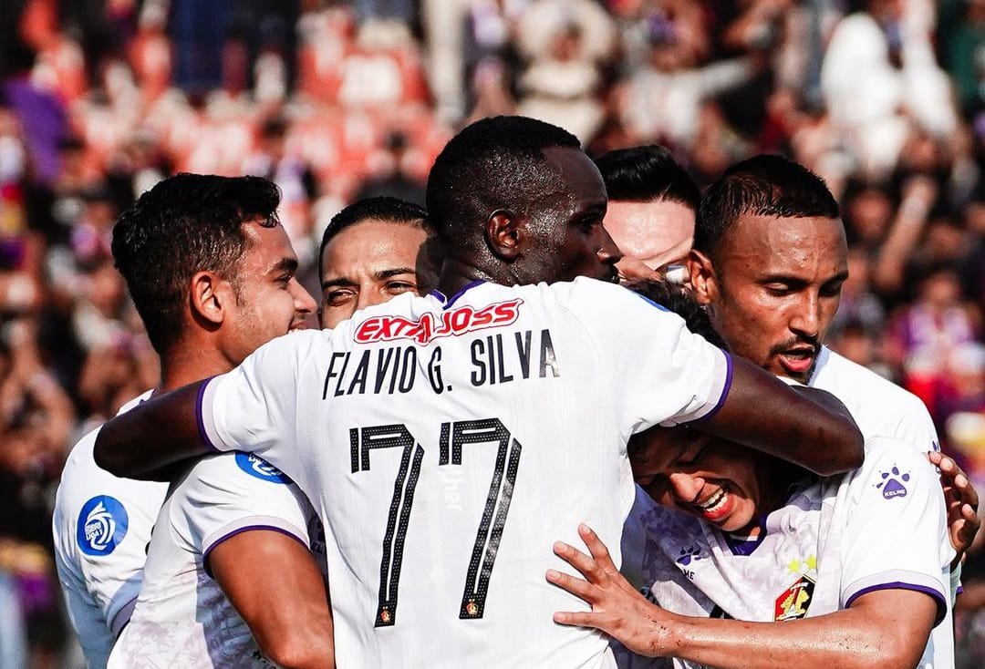 Para pemain Persik Kediri merayakan gol ke gawang Arema FC pada pekan ketiga Liga 1 2023-2024 di Stadion Brawijaya, Kediri, 15 Juli 2023. (Instagram Persik Kediri/@persikfcofficial)