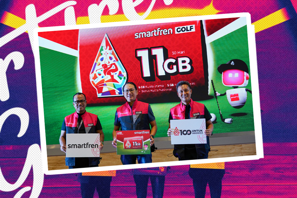  Sukaca Purwokardjono, Chief Marketing Officer Smartfren; Andrijanto Muljono, Chief Executive Officer Smartfren; dan Heru Kurniawan, Div. Head Monetization & Market Research Smartfren dalam peluncuran Kartu Perdana Smartfren Golf di Jakarta, Jumat (8/9)