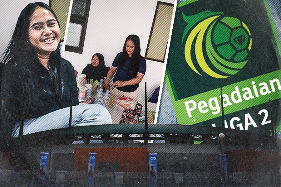 Imah Agustina, pedagang di area Stadion Pakansari, Bogor, pada penyelenggaraan Liga 2 2024-2025, Januari 2025. (Foto: Taufani Rahmanda/Grafis: Yusuf/Skor.id)