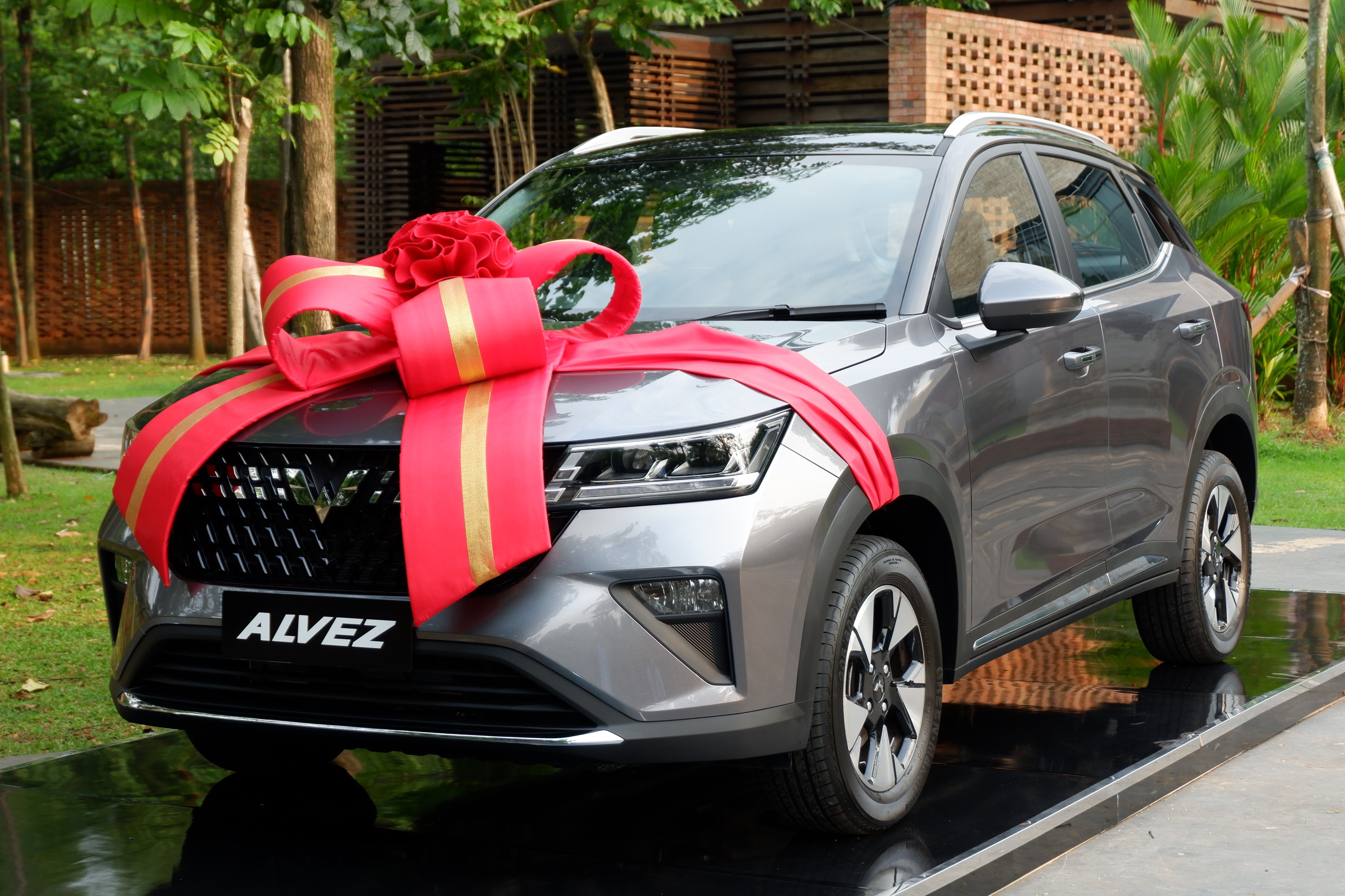 Wuling memberikan satu unit SUV terbarunya, Alvez, sebagai grand prize untuk konsumen top spender GOTF 2023 (Dok. Wuling Motors)
