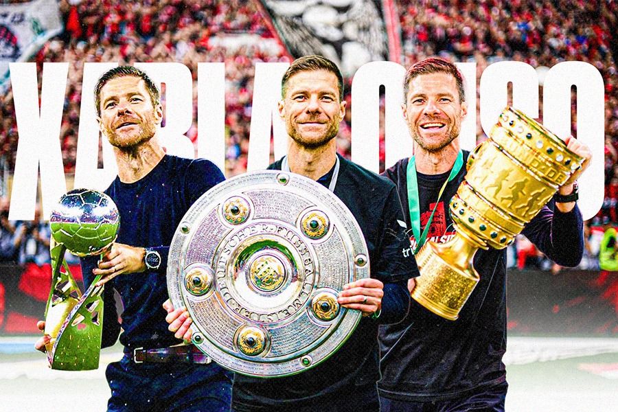 Xabi Alonso dengan tiga trofi yang diraihnya pada 2024 ini: Piala Super Jerman (kiri), Liga Jerman, dan Piala Jerman. (Dede Sopatal Mauladi/Skor.id).