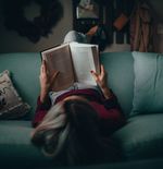 Kenali Beragam Manfaat Membaca Buku bagi Kesehatan Mental
