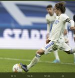VIDEO: Luka Modric Berikan Jersey Miliknya ke Fan Cilik Real Madrid
