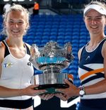Australian Open 2022:  Barbora Krejcikova dan Katerina Siniakova Angkat Trofi Ganda Putri