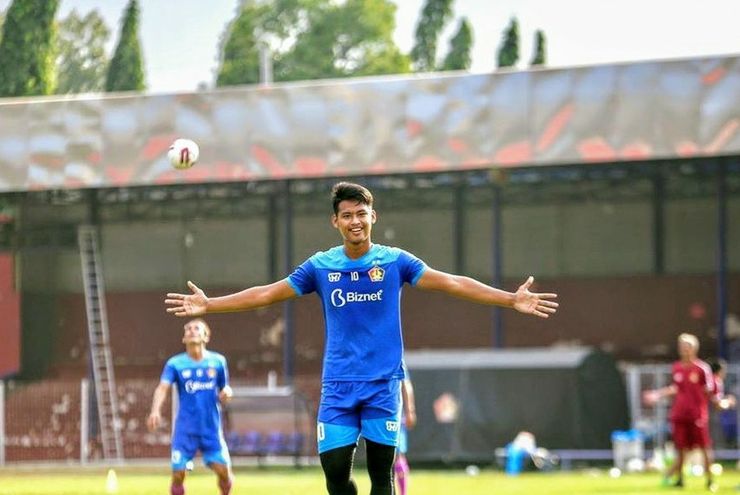Budi Sudarsono Beri Motivasi ke Striker Persik yang Ikut TC Timnas Indonesia