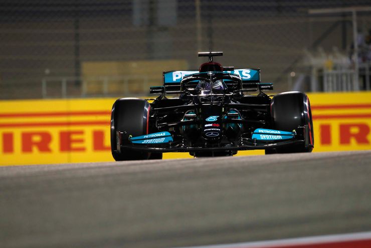 Musim Lalu, Mercedes Potong Gaji Lewis Hamilton Rp146 Miliar