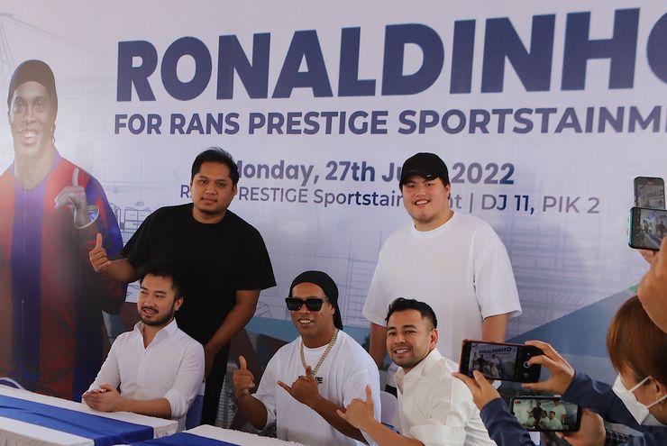 Parade Foto: Ronaldinho saat Kunjungi Calon Arena Latihan Rans Nusantara FC
