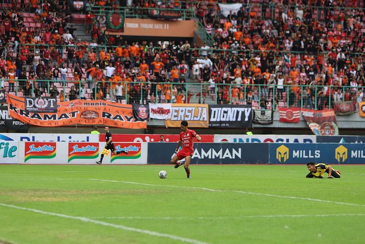 Parade Foto: Kemenangan Persija Atas PSM Makassar di Stadion Patriot Candrabagha