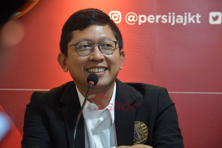 Presiden klub Persija, Mohamad Prapanca, memberi keterangan pers terkait perkanalan Marc Anthony Klok, di Jakarta Selatan, Sabtu, 1 Februari 2020.