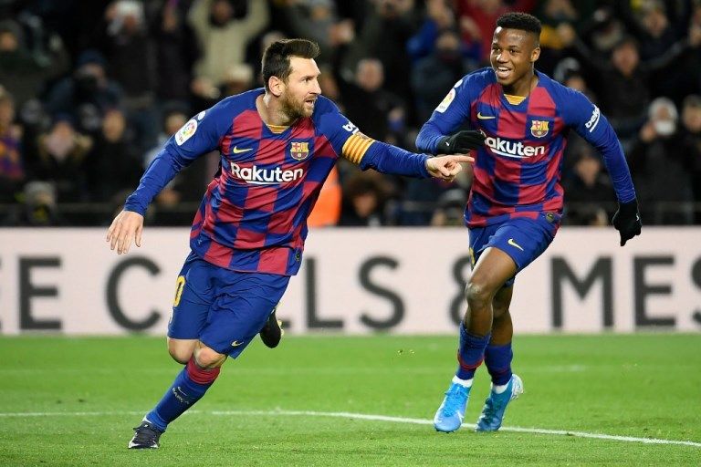 Striker Barcelona, Lionel Messi, merayakan gol ke gawang Granada pada laga di Stadion Camp Nou, 19 Januari 2020.