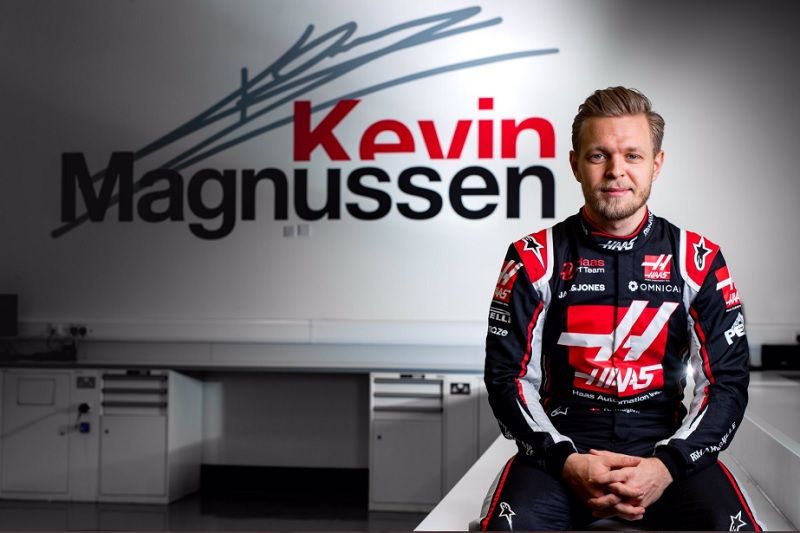 Kevin Magnussen saat berpose untuk timvHaas yang akan diperkuatnya untuk kompetisi pada F1 2020.