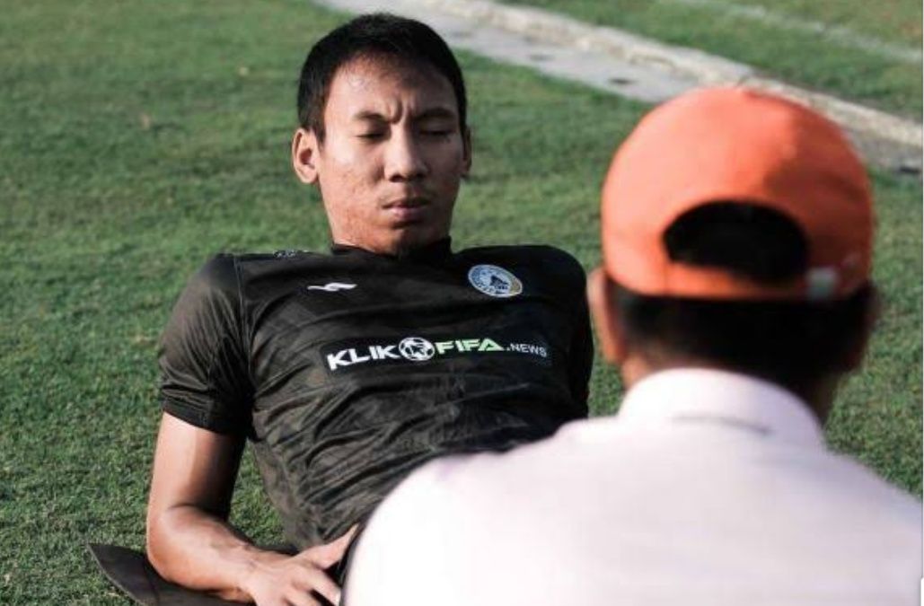 Kiper PSS Sleman, Ega Rizky Pramana, saat menjalani latihan bersama tim di Lapangan Pancoran, Jakarta Selatan pada awal Februari 2020.