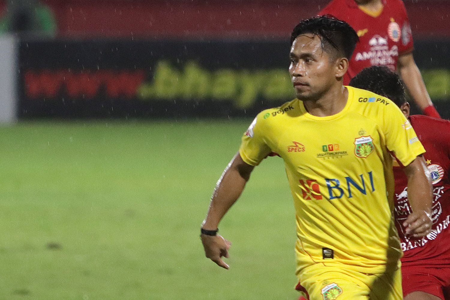 Andik Vermansah, winger Bhayangkara FC, saat tampil melawan Persija dalam ajang Liga 1 2020 di Stadion PTIK, Jakarta Selatan pada 14 Maret 2020. Andik sebelumnya sempat membela dua klub Malaysia, salah satunya Selangor FA.