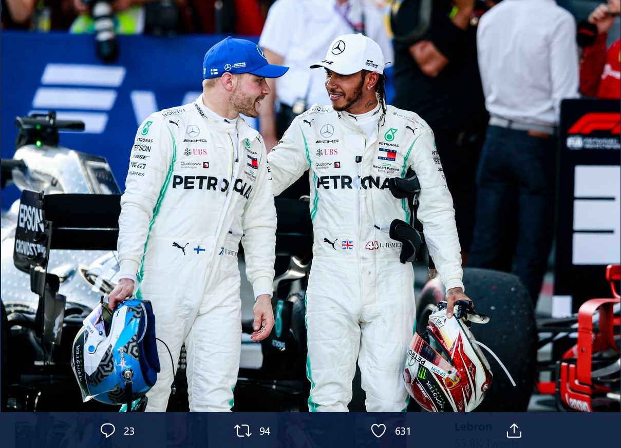 Dua pembalap Mercedes Lewis Hamilton (kanan) dan Valtteri Bottas akan menjadi rival berat bagi Max Verstappen pada F1 2020.
