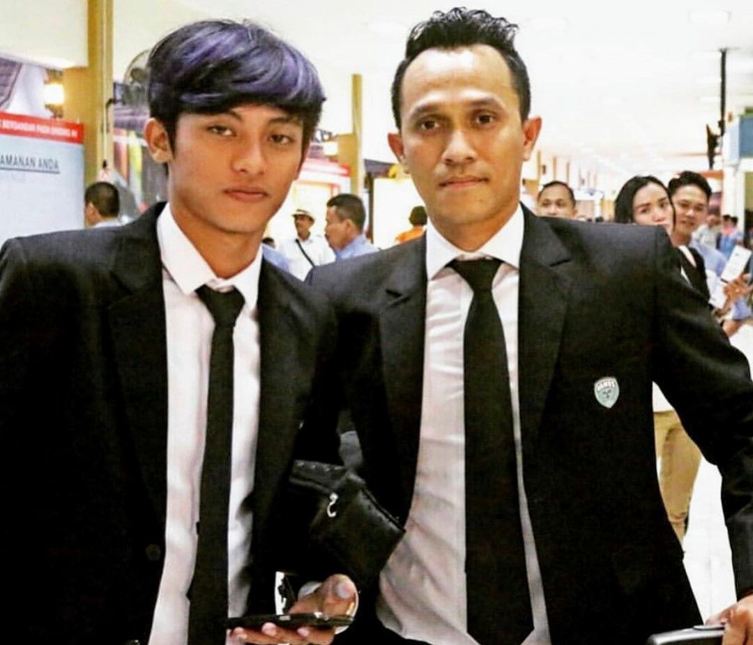Bambang Bayu Saptaji (kiri) bersama Bonsu Hasibuan (kanan) jelang final four Pro Futsal League 2016 / Instagram Bambang Bayu Saptaji / Dok. Bambang Bayu Saptaji //