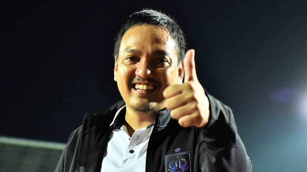 Yoyok Sukawi, CEO PSIS Semarang, tersenyum bahagia dalam sebuah kesempatan pada 2019. 