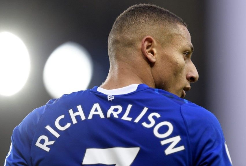 Striker Richarlison setia kepada Everton.