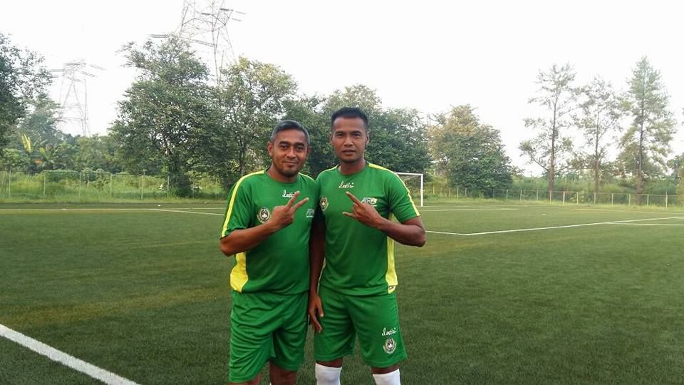 Indriyanto Nugroho dan Charis Yulianto (kanan), dua eks-pemain timnas Indonesia saat menjalani kursus kepelatihan lisensi B AFC pada 2017.