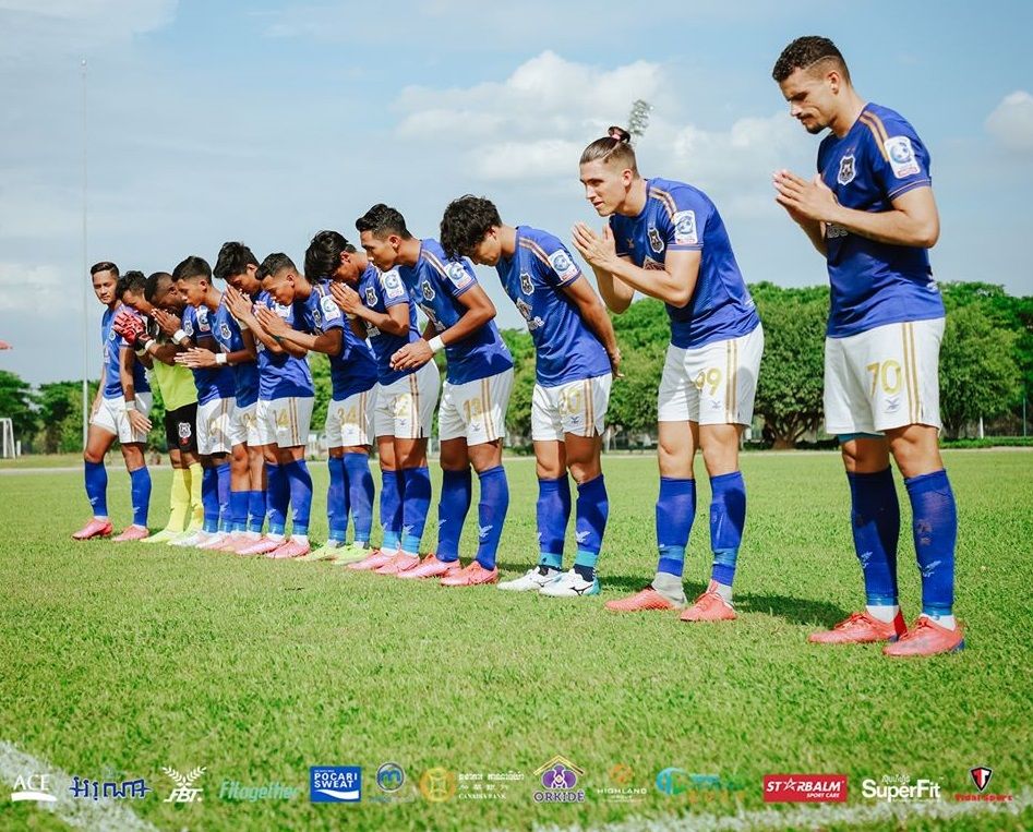 Para pemain PKR Svay Rieng, lawan Bali United pada Piala AFC 2020, jelang laga kontra Nat Police Commissary pada lanjutan Liga Kamboja 2020, 4 Juli 2020.