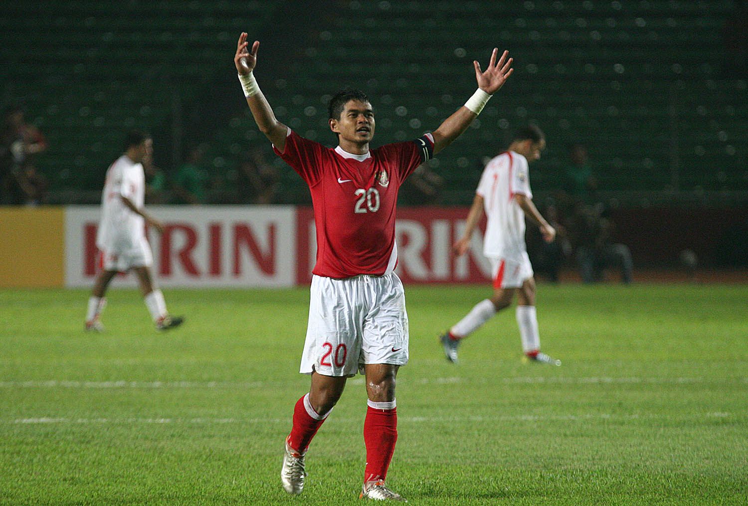 Bambang Pamungkas merayakan kemenangan timnas Indonesia atas Bahrain di Piala Asia 2007.