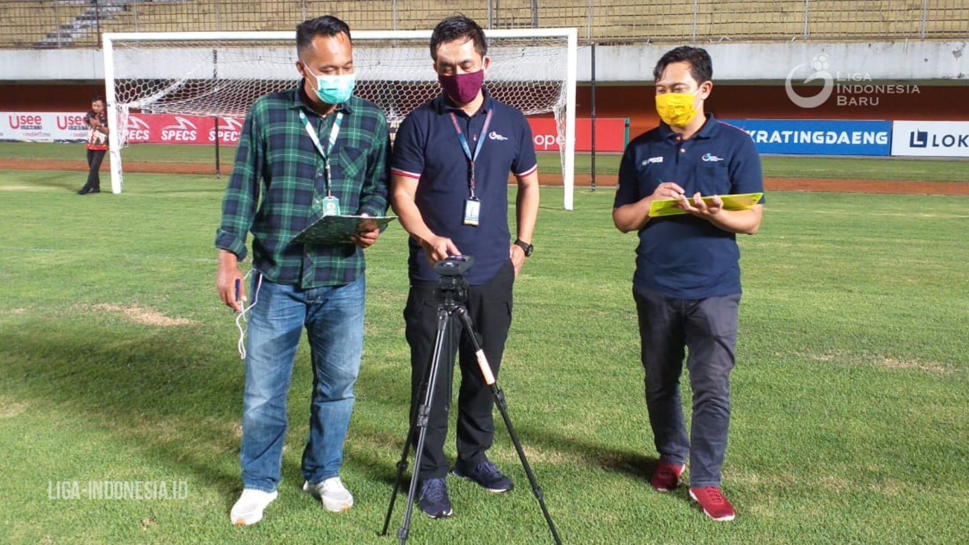 Tim verifikator dari PT LIB meninjau kesiapan Stadion Maguwoharjo sebagai salah satu homebase klub asal luar Pulau Jawa pada Juli 2020.