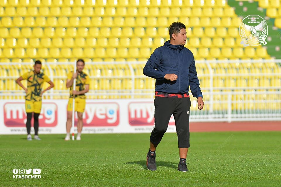 Pelatih Kedah Darul Aman FC, Aidil Sharin saat memimpin latihan timnya di Stadion Darul Aman, Alor Setar, 17 Juli 2020.