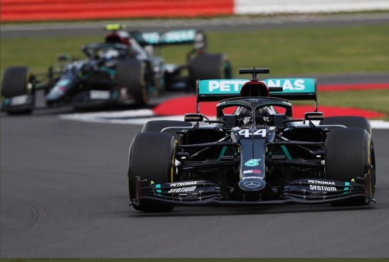 Hasil F1 GP Inggris 2020: Lewis Hamilton Menang dengan Ban Hancur ...