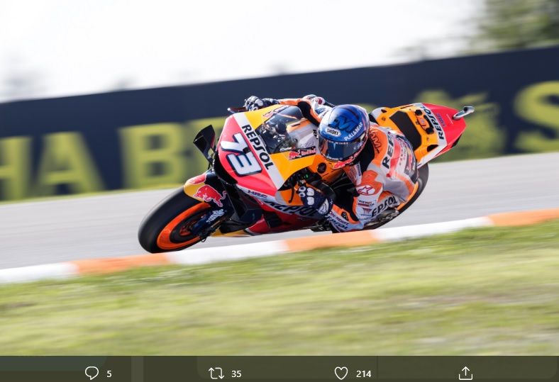 Pembalap Repsol Honda Alex Marquez saat menjalani latihan bebas (FP) hari pertama MotoGP Ceko di Sirkuit Brno pada 7 Agustus 2020.