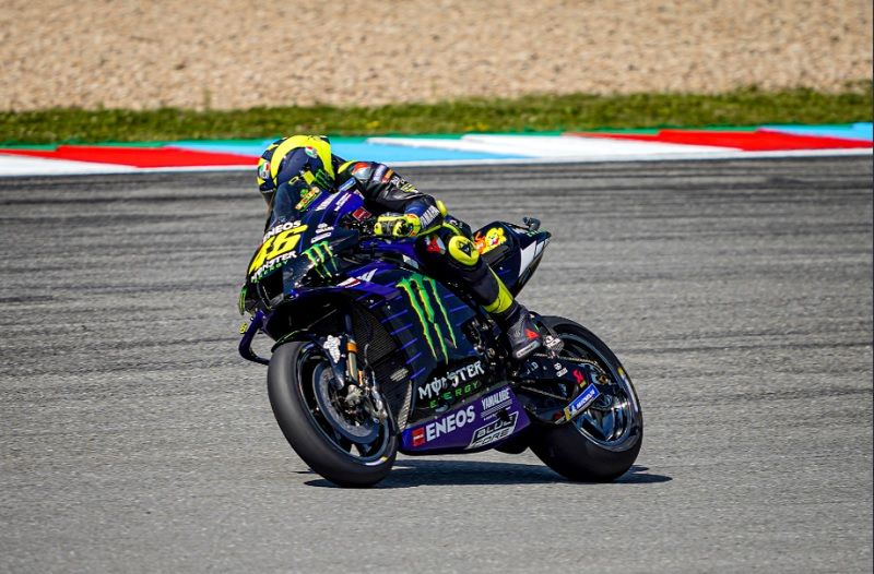 Pembalap Monster Energy Yamaha, Valentino Rossi, saat tampil dalam sesi MotoGP Ceko 2020 yang digelar di Automotodrom Brno pada Sabtu (8/8/2020).