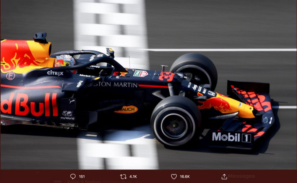 Pembalap Red Bull Racing Max Verstappen dengan mobil RB16 nomor 33 saat menjuarai F1 70th Anniversary GP di Sirkuit Silverstone, Inggris, 9 Agustus 2020.