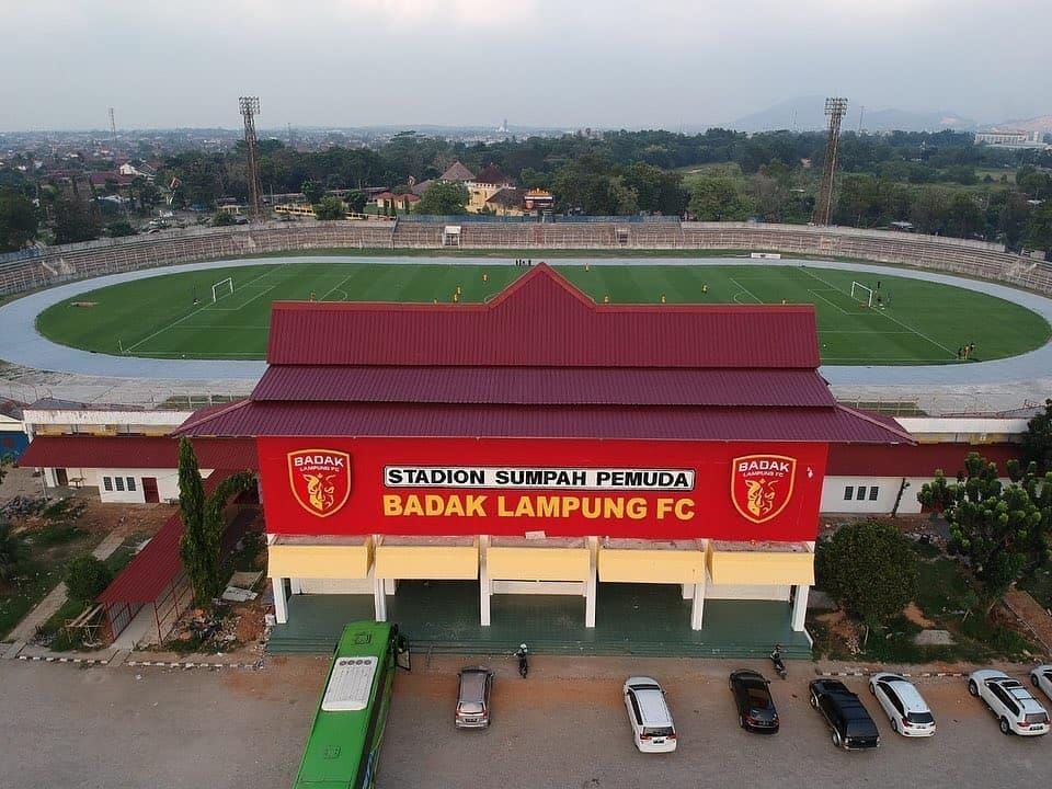 Stadion Sumpah Pemuda di Kota Lampung yang jadi markas klub Liga 2, Badak Lampung FC, diproter dengan drone pada 2020.