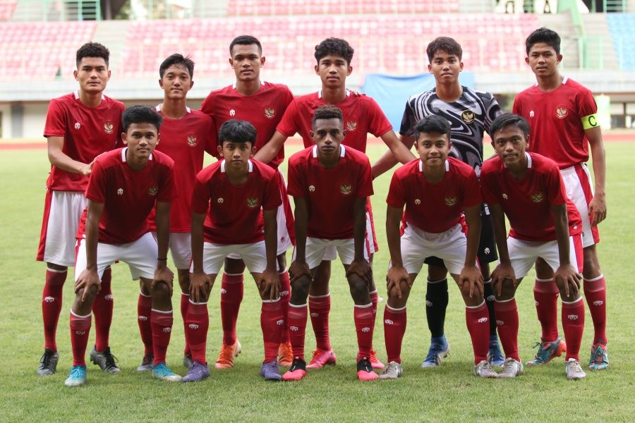 Timnas Indonesia U-16 saat melawan SSB UNI Bandung di Stadion Patriot Candrabhaga, Bekasi, Jumat (14/8/2020).