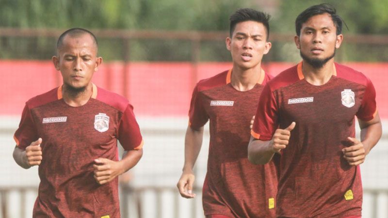 Ichsan Kurniawan (kanan) saat menjalani latihan bersama Muba Babel United untuk kelanjutan Liga 2 2020 pada Agustus 2020