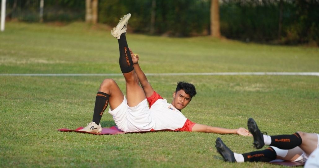 Pemain muda Persija Jakarta, Muhammad Ferrari saat berlatih bersama tim senior.