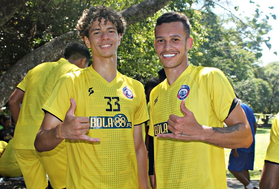 Dua pemain millennial asal Brazil di Arema FC,  Pedro Henrique Bartoli Jardim (kanan) dan Hugo Guilherme Correa Grillo (kiri) 