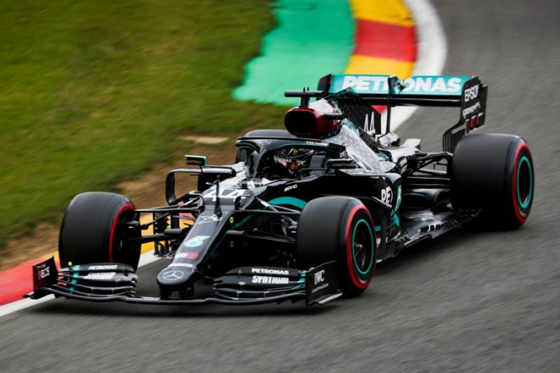 Lewis Hamilton (Mercedes-AMG Petronas) kala melintasi salah satu tikungan Sirkuit Spa-Francorchamps dalam sesi balapan F1 GP Belgia 2020 yang digelar pada Minggu, 30 Agustus 2020.