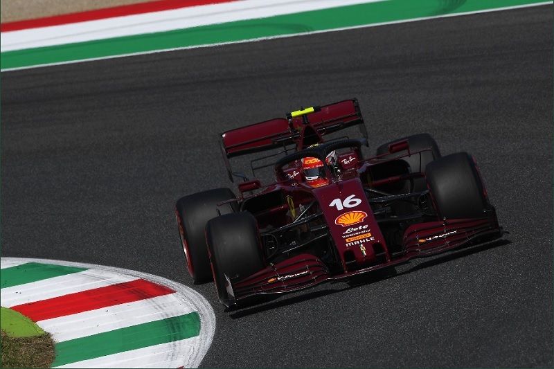 Charles Leclerc (Ferrari) saat tampil dalam salah satu sesi latihan bebas F1 GP Tuscan 2020 yang berlangsung di Sirkuit Mugello, Italia, Sabtu (12/9/2020).