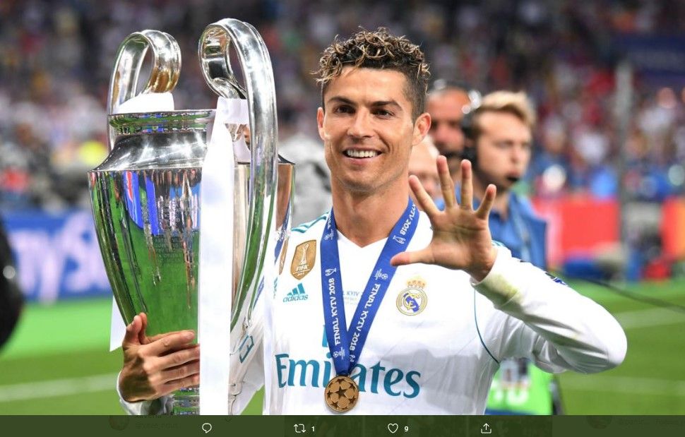 Bomber Cristiano Ronaldo saat masih di Real Madrid, memperlihatkan lima jadi yang berarti lima gelar Liga Champions..
