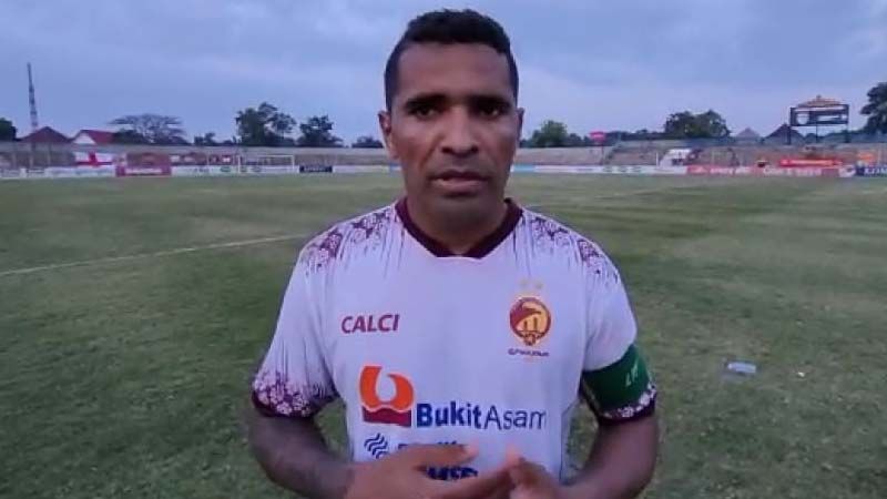Alberto Goncalves, striker Sriwijaya FC seusai laga uji coba kontra Badak Lampung FC di Stadion Sumpah Pemuda, Way Halim, Bandar Lampung, 23 September 2020.  