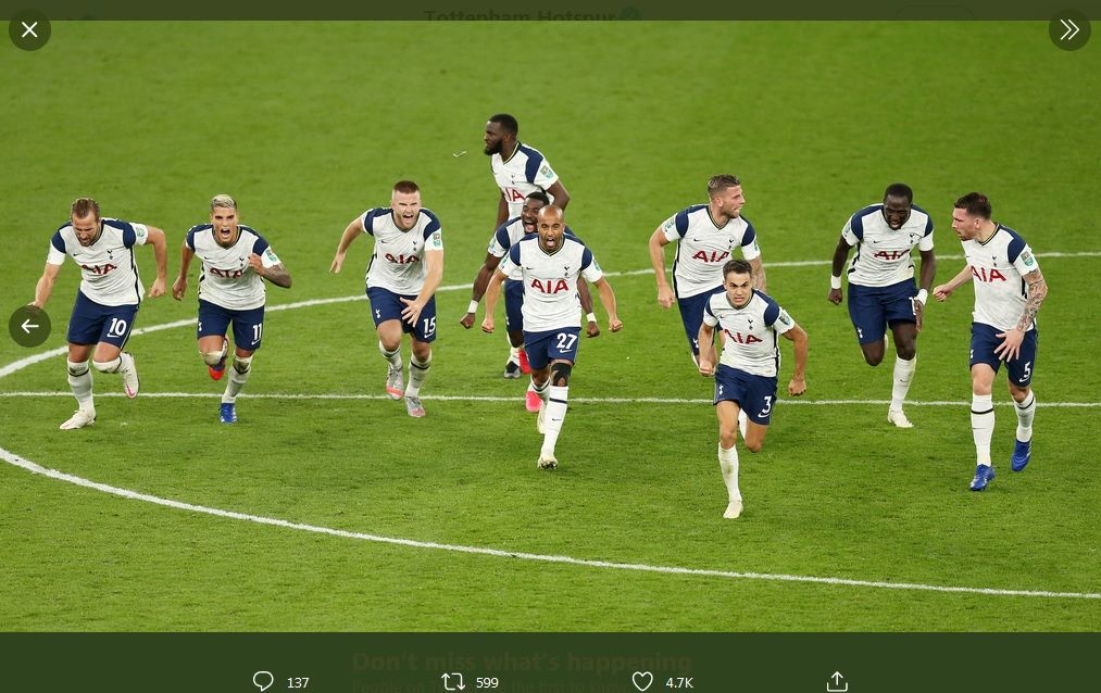 Para pemain Tottenham Hotspur merayakan kemenangan atas Chelsea pada putaran keempat Piala Liga Inggris, Selasa (29/9/2020).