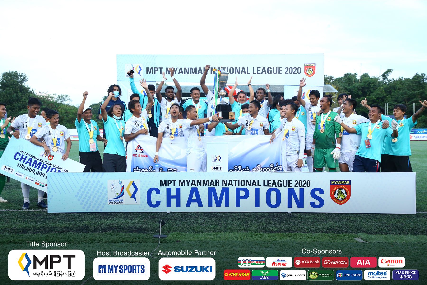 Selebrasi Shan United seusai mengalahkan Yadanarbon pada laga pamungkas Liga Myanmar 2020 lalu jadi juara Myanmar National League musim ini, 1 Oktober 2020.