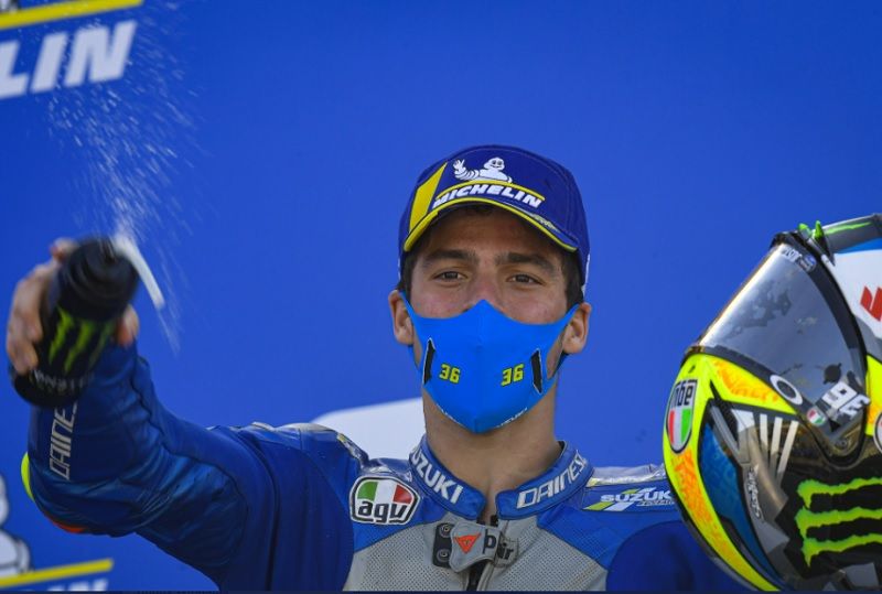 Keberhasilan Joan Mir (Suzuki Ecstar) finis ketiga pada MotoGP Aragon 2020, Minggu (18/10/2020), membuatnya menyodok ke puncak klasemen sementara musim ini.