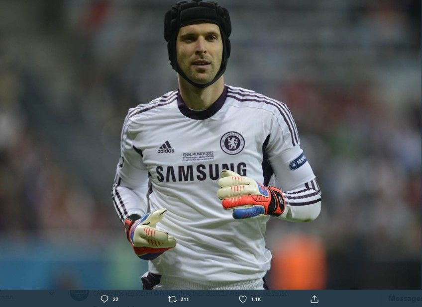 Petr Cech ketika masih aktif mengawal gawang Chelsea. 