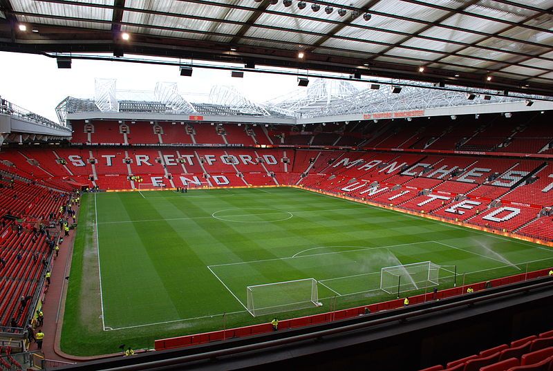 Foto kandang Manchester United, Stadion Old Trafford, dari tribun timur