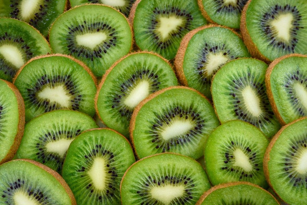 Kiwi, salah satu buah yang memiliki kandungan protein.