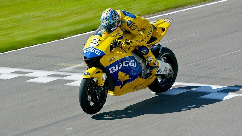 Pencapaian Max Biaggi di Kejuaraan Dunia Balap Motor tidak sempurna karena dirinya gagal meraih gelar juara dunia MotoGP.   